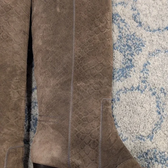 Vero Cuoio Textured Brown Heeled Boots - Picture 3 of 10